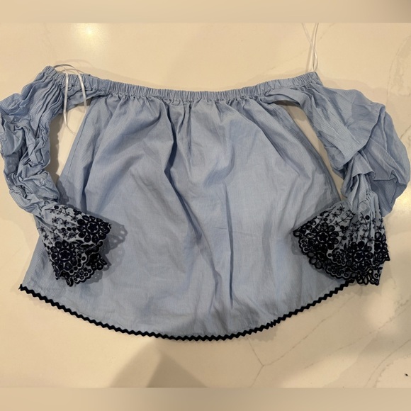 Zara Off the Shoulder Top Eyelet sleeves - Picture 3 of 5